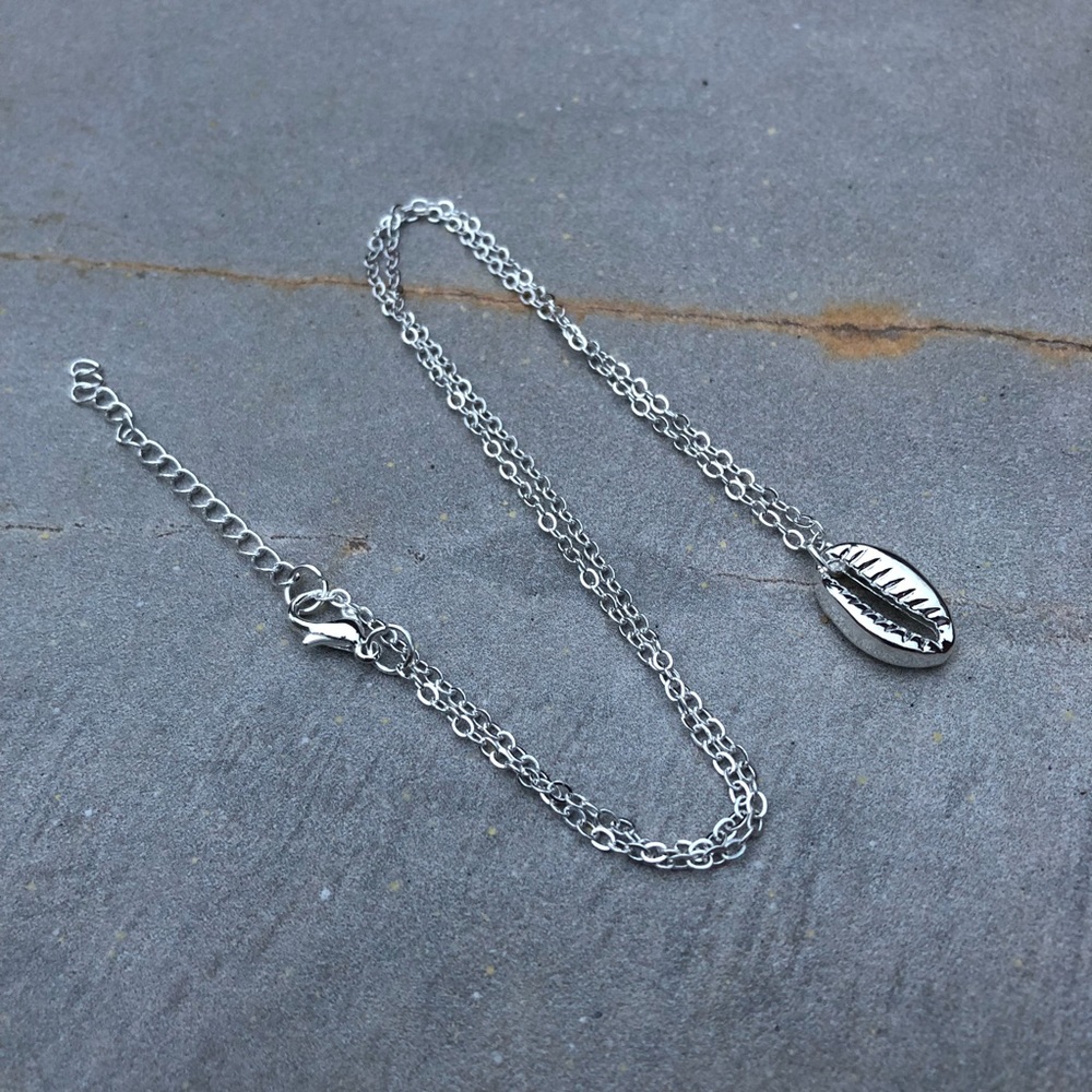Silver Tone Cowrie Shell Pendant Necklace - Picture 6 of 8